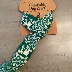 Adjustable Knit Dof Scarf! Brand New. Green and white reindeer design